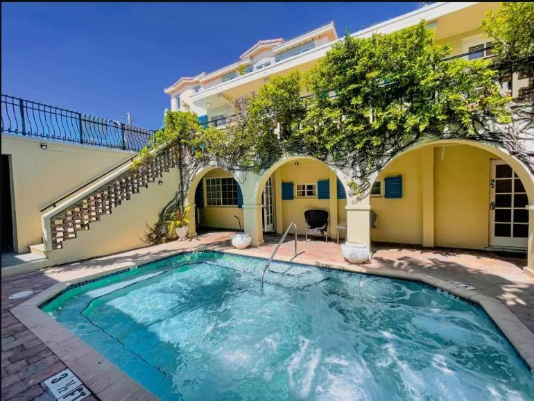 Courtyard Villa Hotel Лодердейл-бай-Си Экстерьер фото